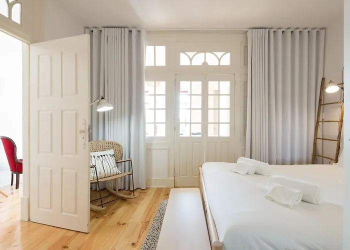 Апартаменты Lovelystay - Martires Boutique Flat