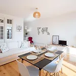 Lovelystay - Martires Boutique Flat Apartman